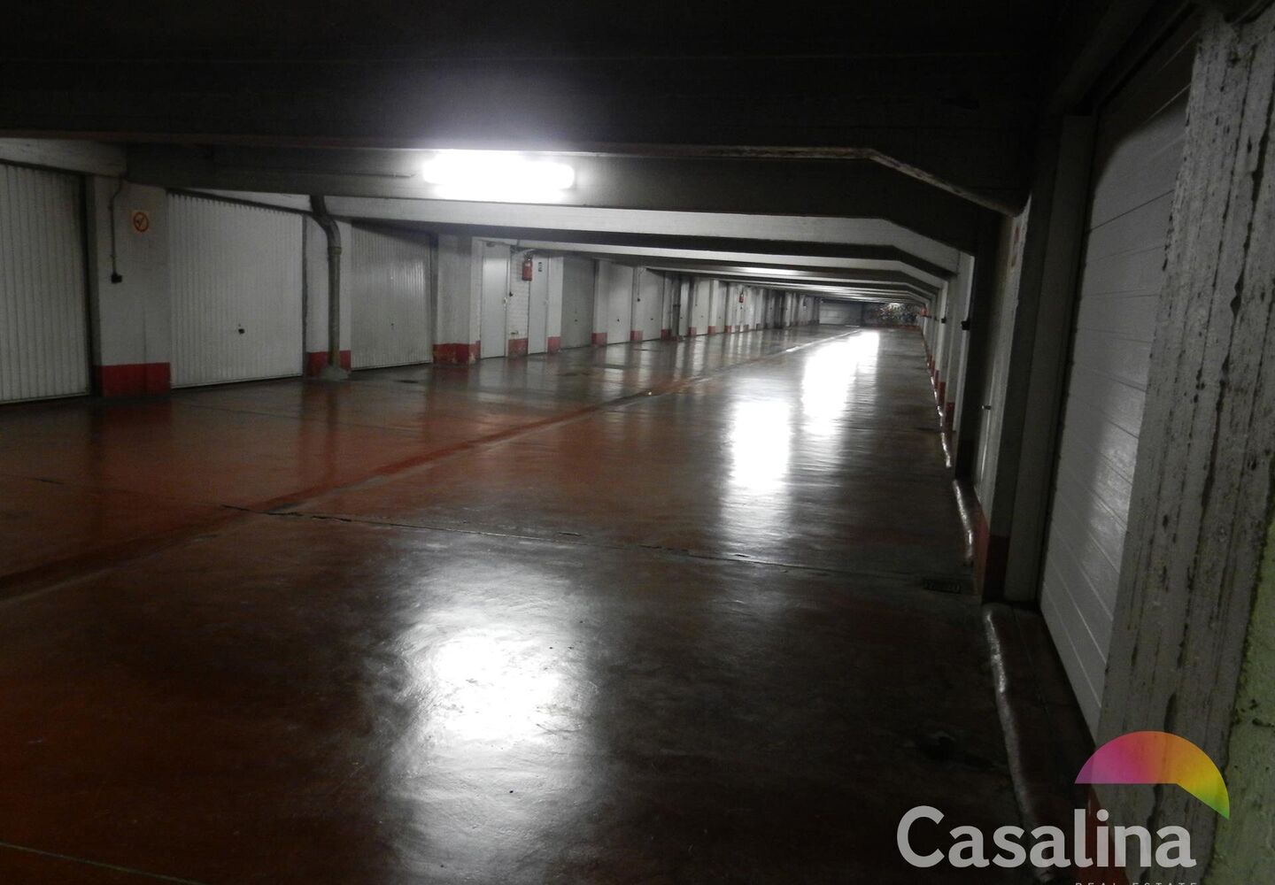 Closed garage for rent in Evere