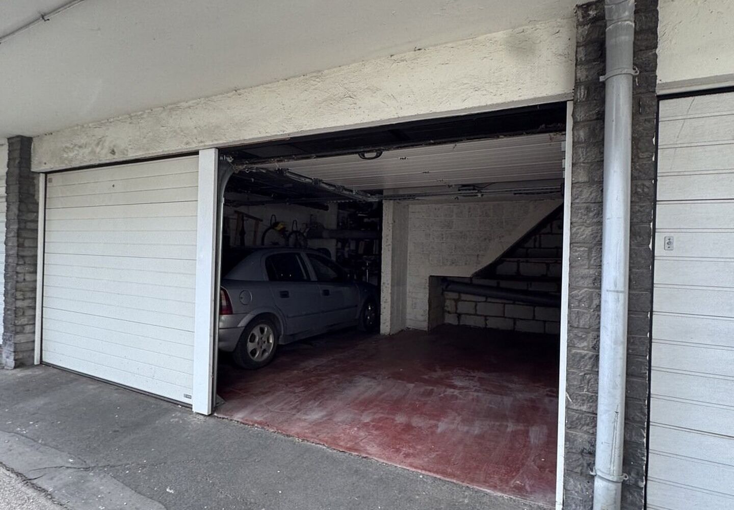 Closed garage for rent in Evere