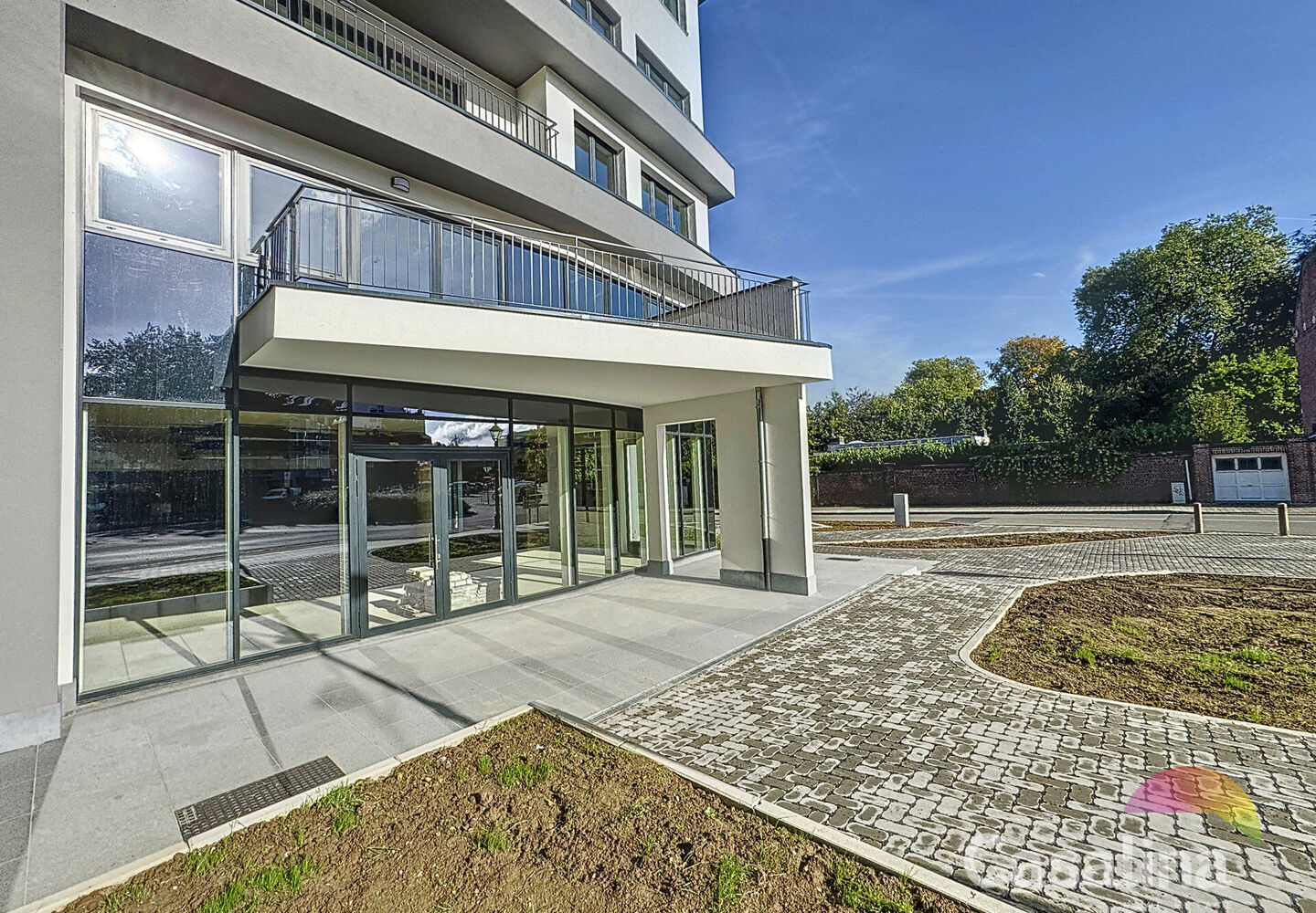 Commercial groundfloor for rent in Evere