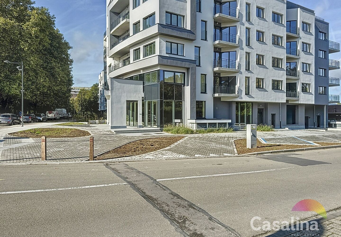 Commercial groundfloor for rent in Evere