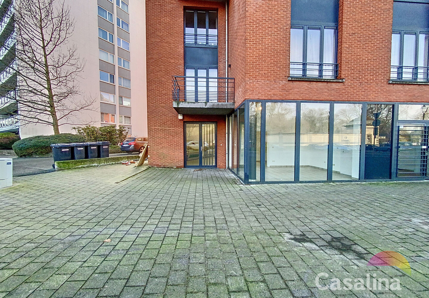 Commercial groundfloor for rent in Evere