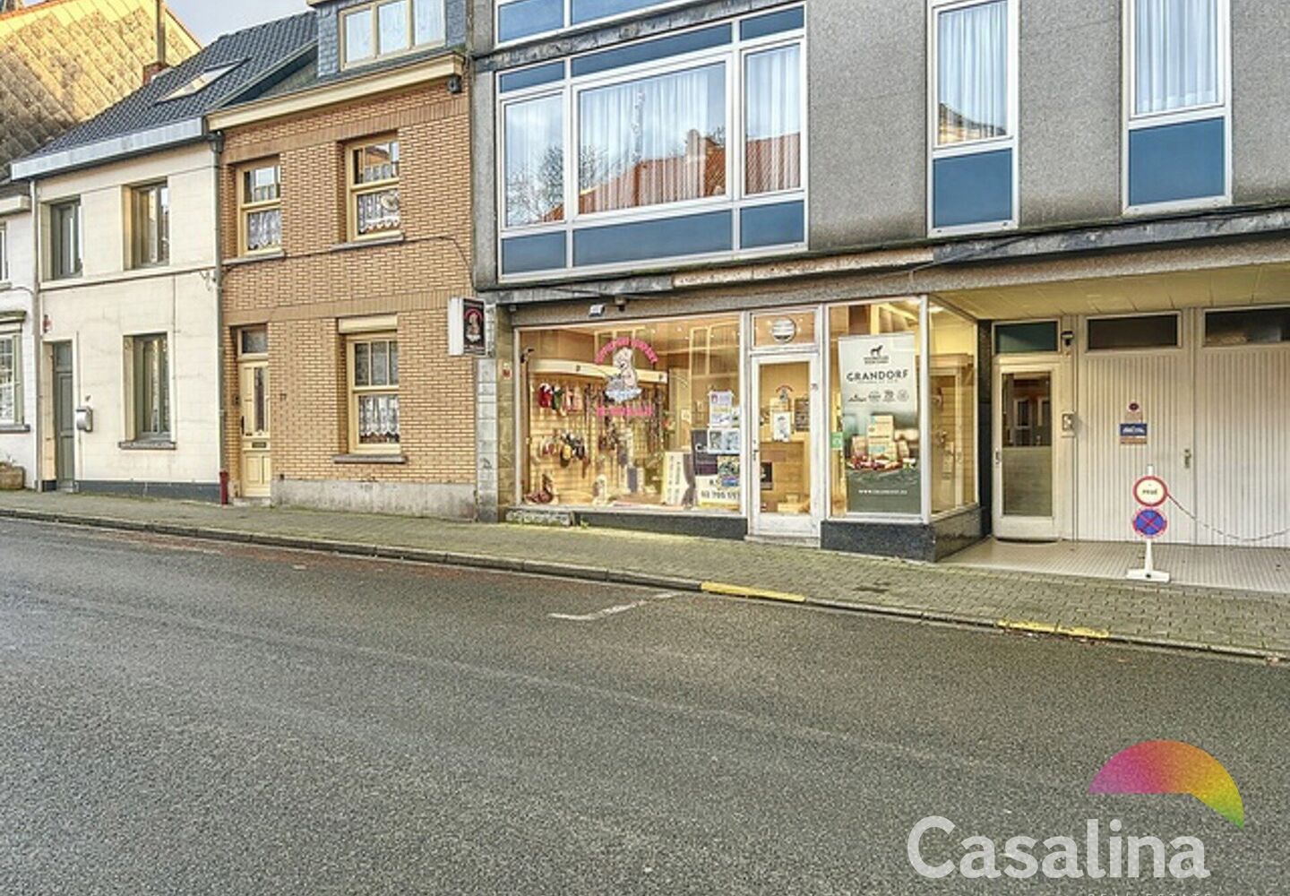 Commercial groundfloor for sale in Auderghem