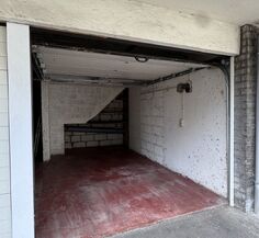 Closed garage for rent in Evere