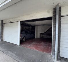 Closed garage for rent in Evere