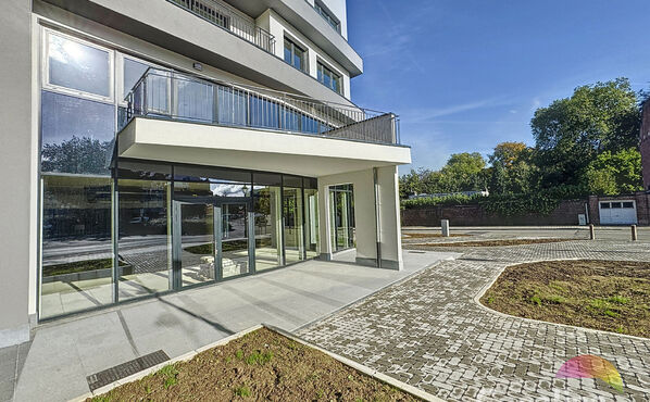 Commercial groundfloor for rent in Evere