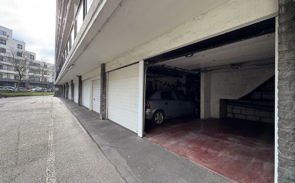 Gesloten garagebox te huur in Evere