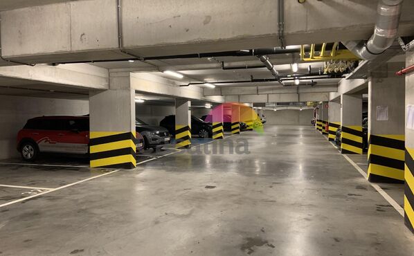 Inside parking for rent in Evere